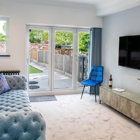 Ferienwohnung The Courtyard Lymm Exterior foto