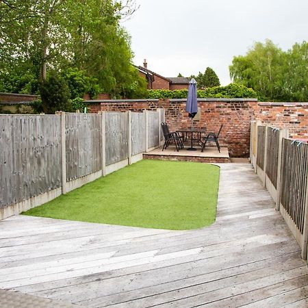 Ferienwohnung The Courtyard Lymm Exterior foto