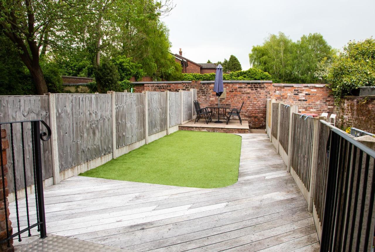 Ferienwohnung The Courtyard Lymm Exterior foto