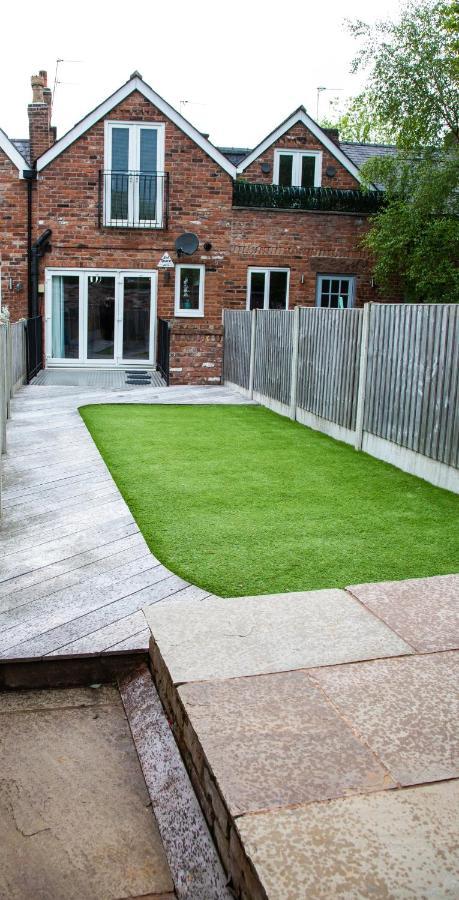 Ferienwohnung The Courtyard Lymm Exterior foto